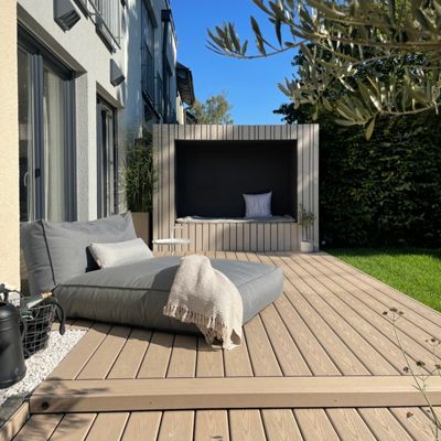Custom Deck Design for Seamless Outdoor Living